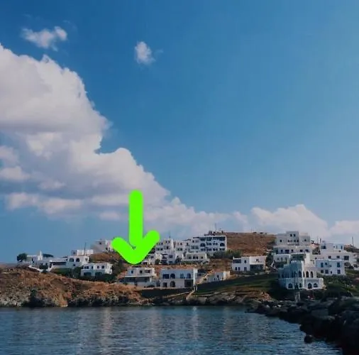 בית נופש Seafront Theis Retreat - Seaview Bliss Loutrá