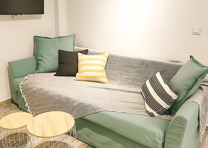 Seafront Theis Retreat - Seaview Bliss בית נופש